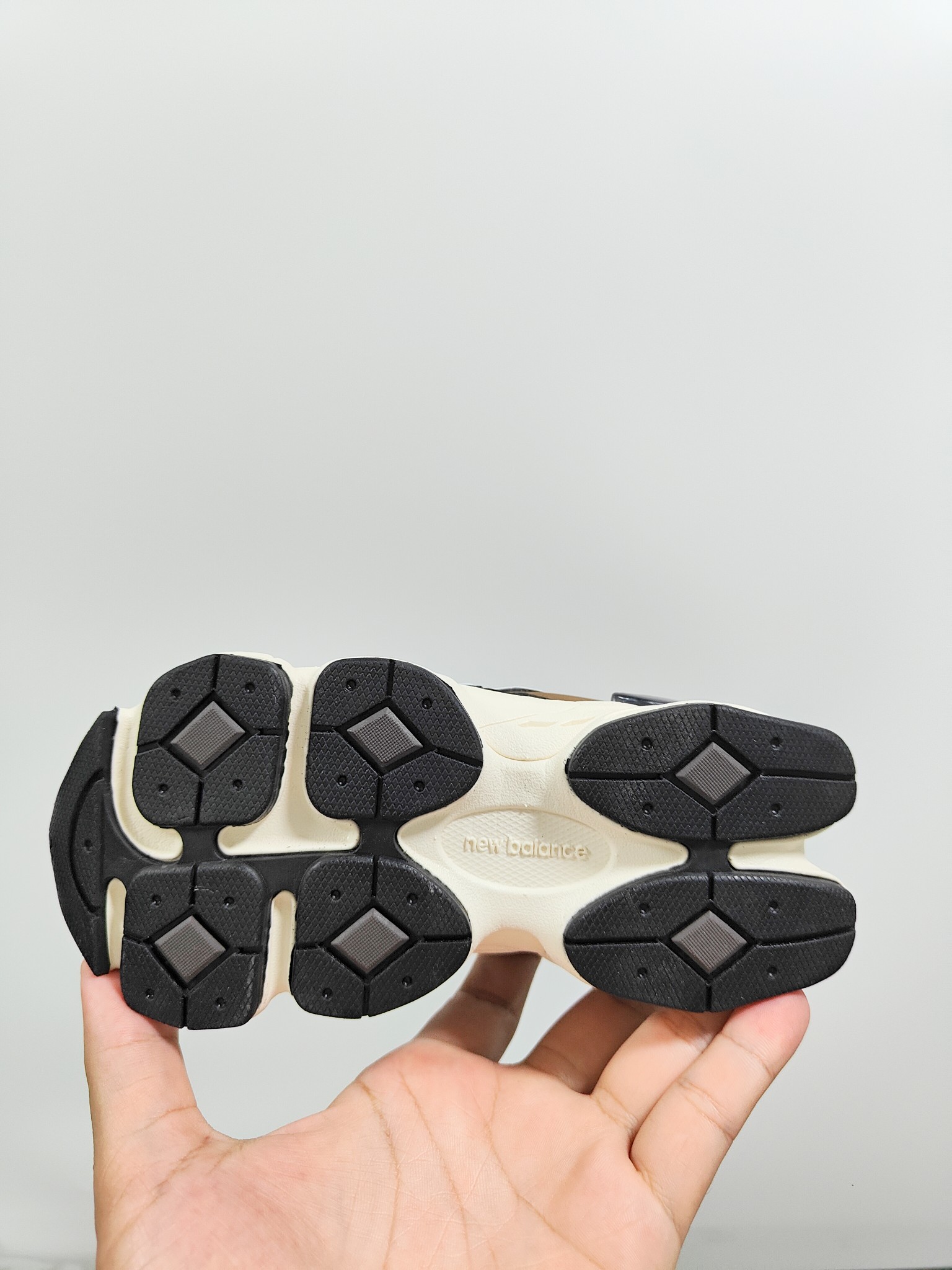 图片[3]-NB 9060 松紧带款童鞋26-37码 海外版NB 9060配色不仅显档次，鞋子也更轻盈️❗️时尚大气的外观设计，后跟“小象蹄”的独特照型，百搭又显腿长❗️必入款老爹鞋💕-选品中心