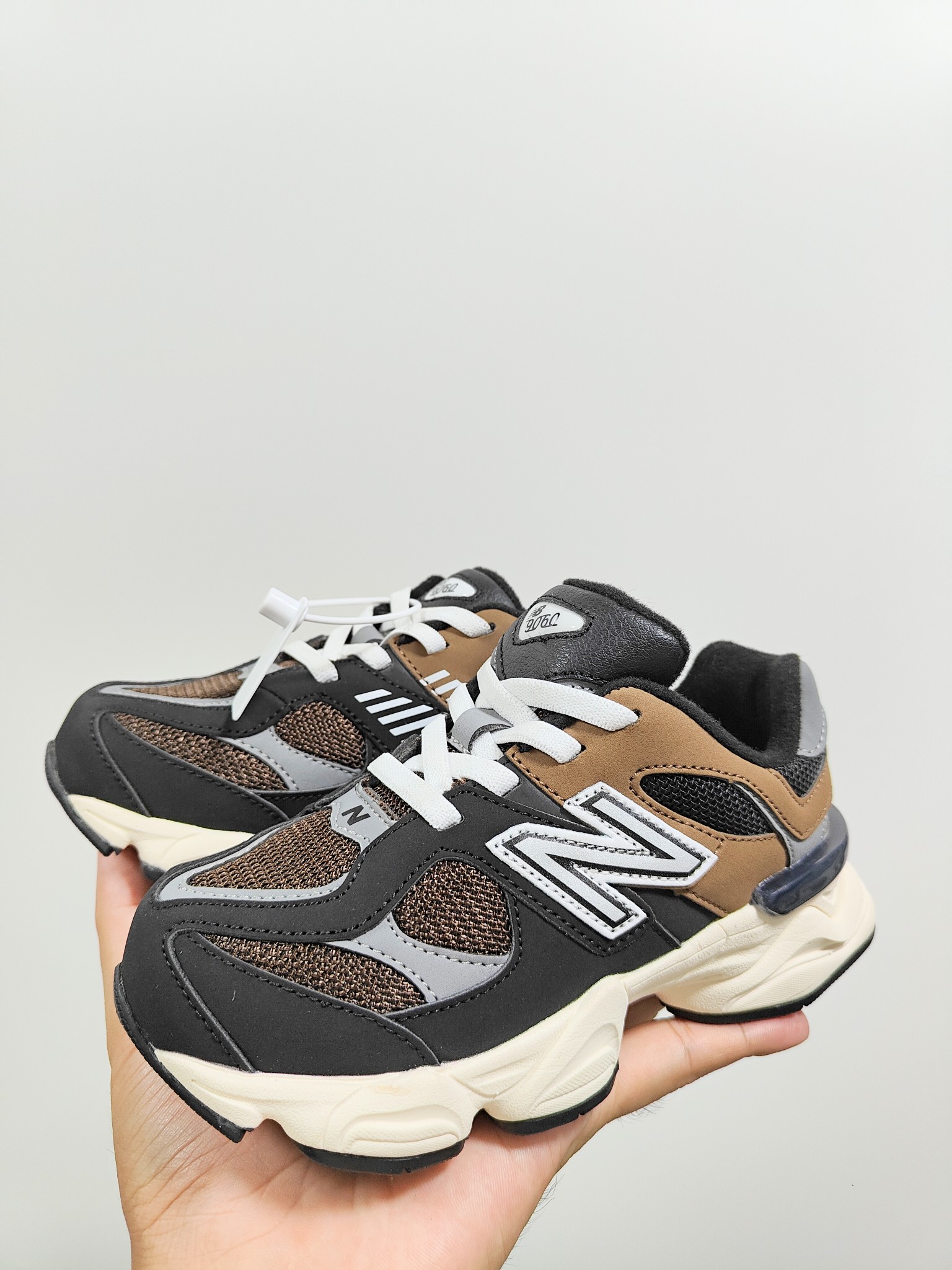 图片[2]-NB 9060 松紧带款童鞋26-37码 海外版NB 9060配色不仅显档次，鞋子也更轻盈️❗️时尚大气的外观设计，后跟“小象蹄”的独特照型，百搭又显腿长❗️必入款老爹鞋💕-选品中心