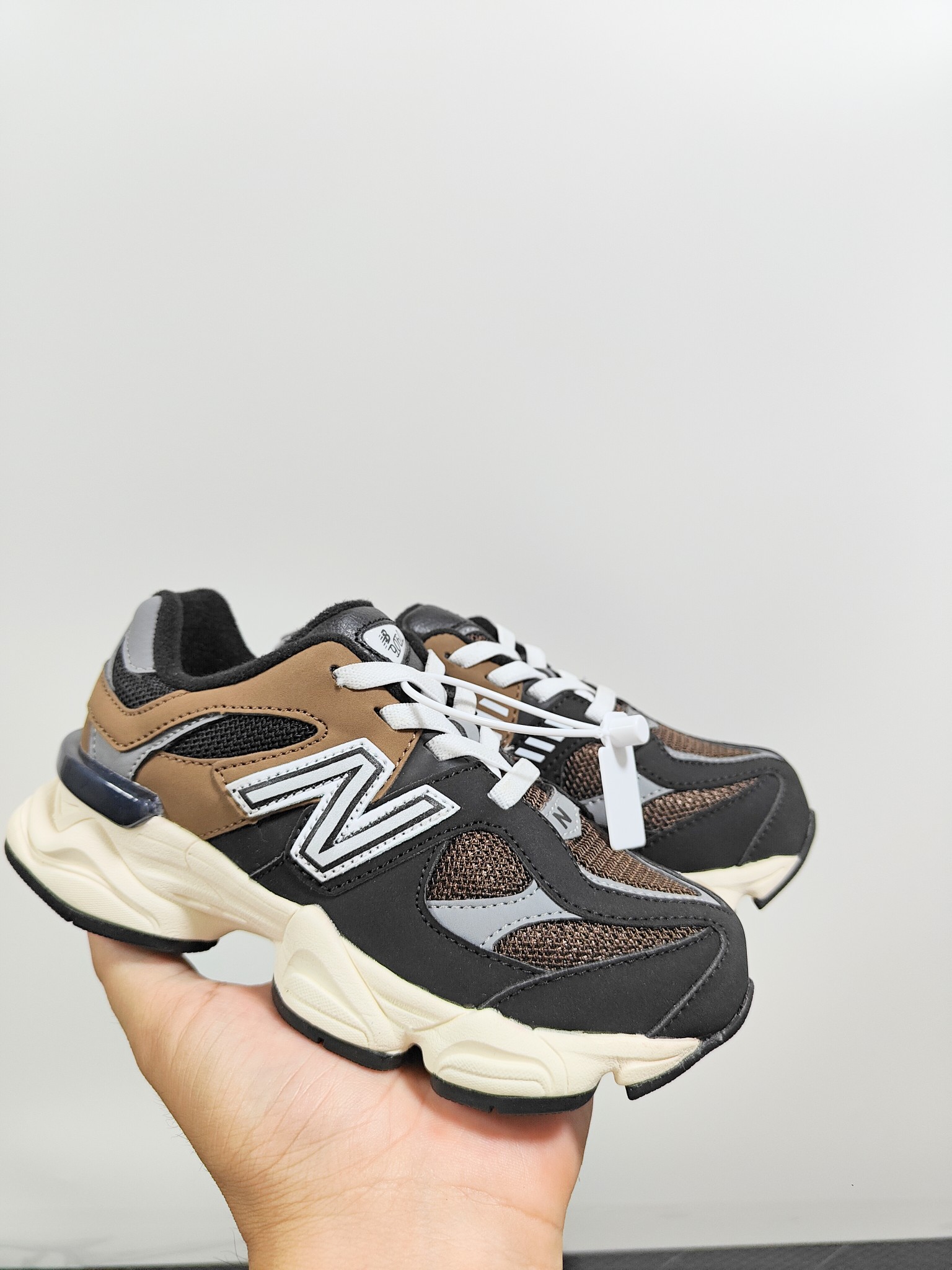 图片[7]-NB 9060 松紧带款童鞋26-37码 海外版NB 9060配色不仅显档次，鞋子也更轻盈️❗️时尚大气的外观设计，后跟“小象蹄”的独特照型，百搭又显腿长❗️必入款老爹鞋💕-选品中心