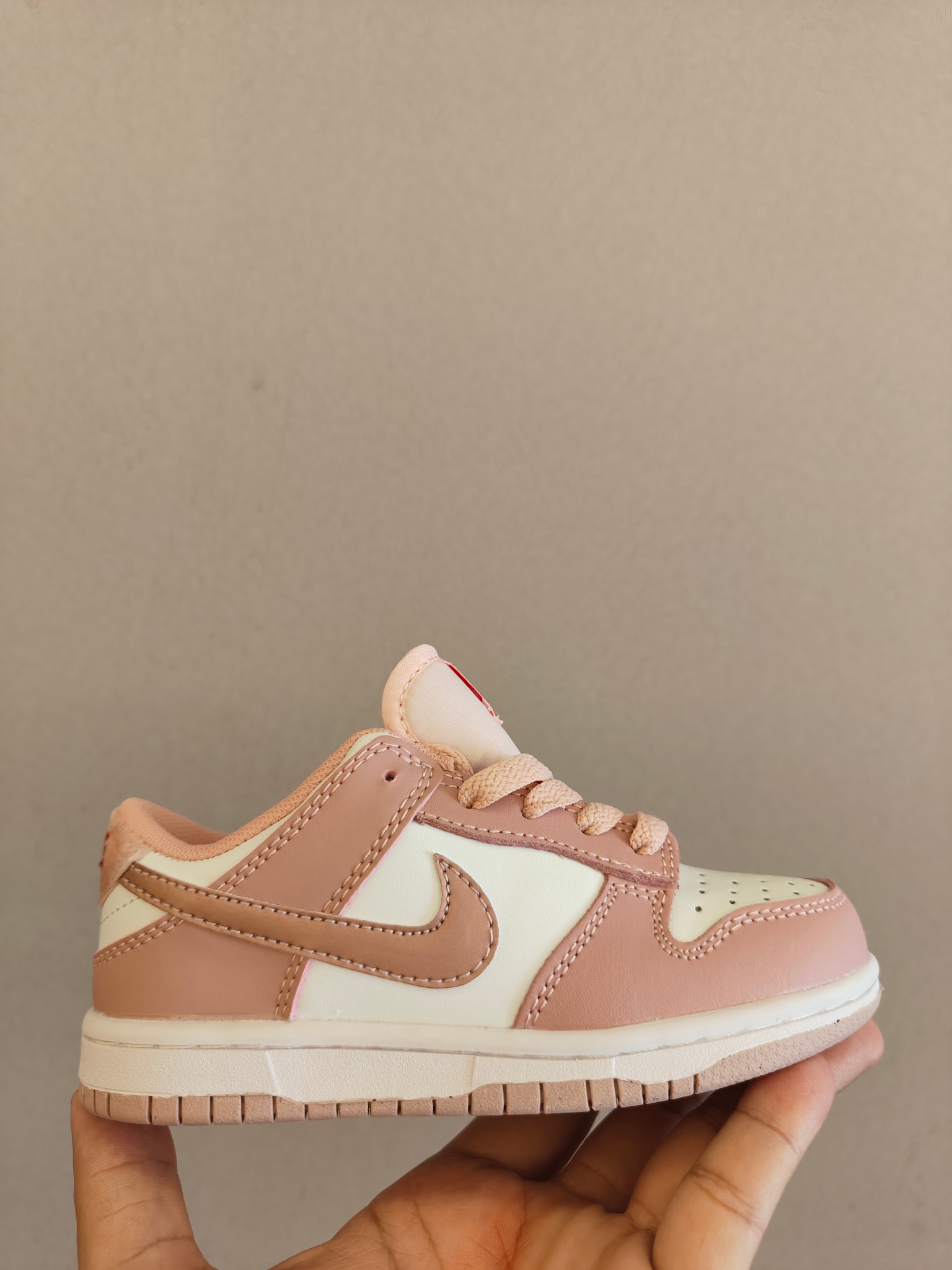 图片[3]-头层皮✅耐克Nike SB Dunk Low 扣篮系列复古低帮休闲运动滑板板鞋。采用脚感柔软舒适ZoomAir气垫，有效吸收滑板等极限运动在落地时带来的冲击力，为街头运动者们更好的保护\”},\”album\”：{\”isTourist\”：false,\”isWatermark\”：true,\”desc\”：\”-选品中心