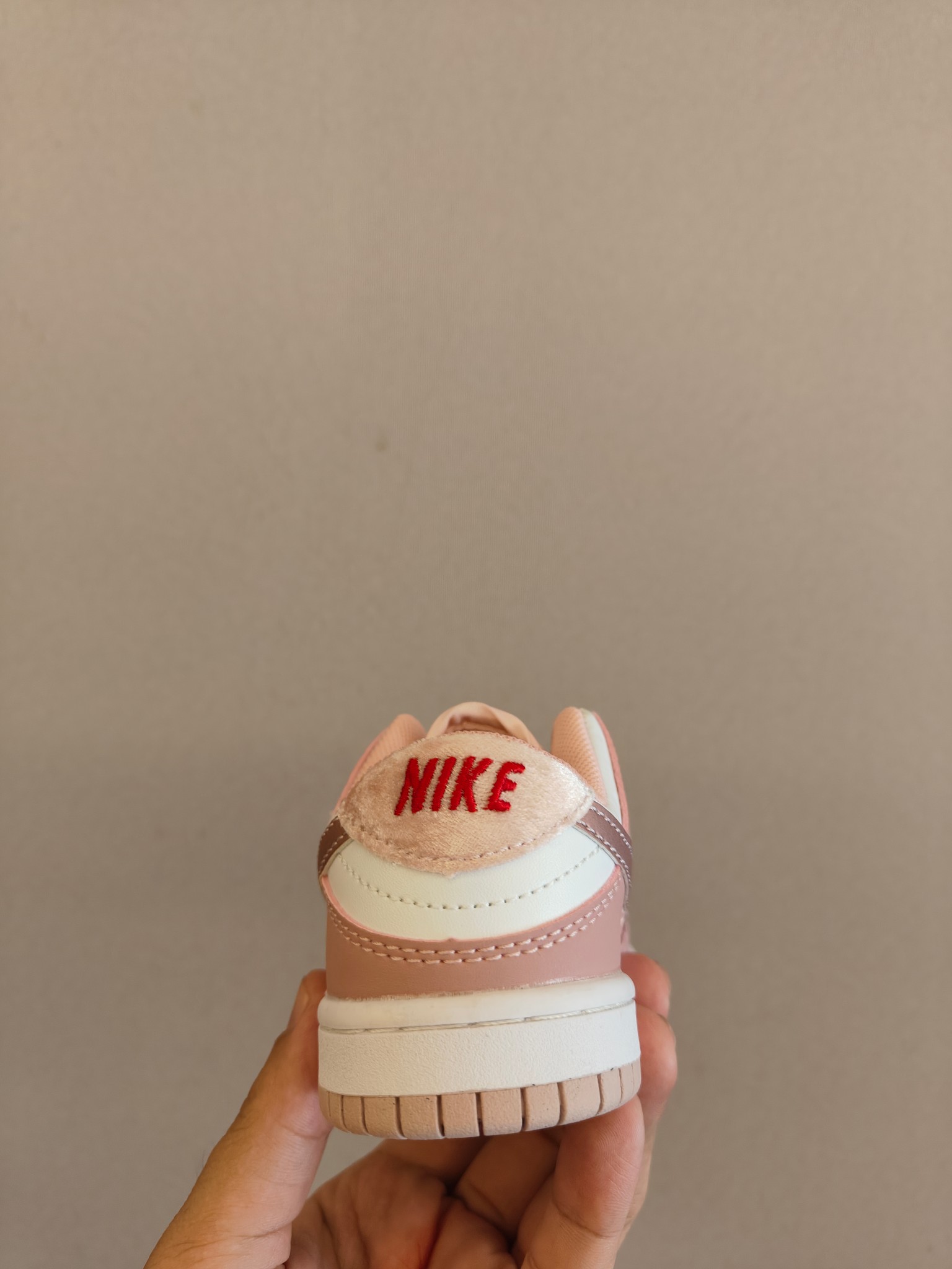 图片[5]-头层皮✅耐克Nike SB Dunk Low 扣篮系列复古低帮休闲运动滑板板鞋。采用脚感柔软舒适ZoomAir气垫，有效吸收滑板等极限运动在落地时带来的冲击力，为街头运动者们更好的保护\”},\”album\”：{\”isTourist\”：false,\”isWatermark\”：true,\”desc\”：\”-选品中心