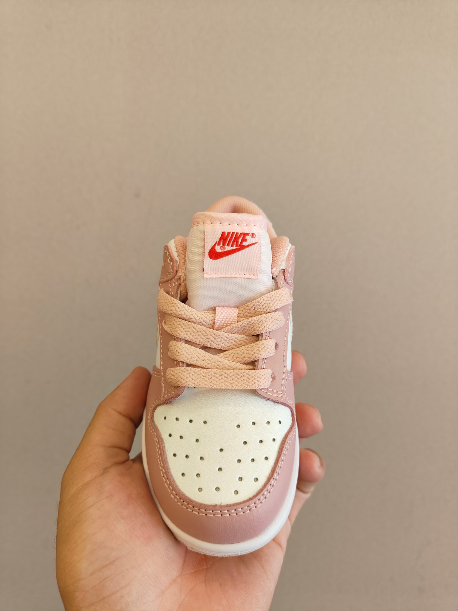 图片[4]-头层皮✅耐克Nike SB Dunk Low 扣篮系列复古低帮休闲运动滑板板鞋。采用脚感柔软舒适ZoomAir气垫，有效吸收滑板等极限运动在落地时带来的冲击力，为街头运动者们更好的保护\”},\”album\”：{\”isTourist\”：false,\”isWatermark\”：true,\”desc\”：\”-选品中心