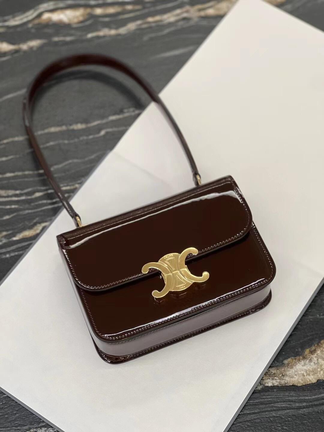 Celine This color is not ostentatious, but has an aura that is deeply rooted in peoples hearts. It feels a bit dark and cool