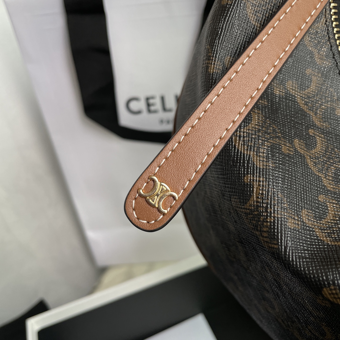 Celine Actual shots of details. This little one is very special!