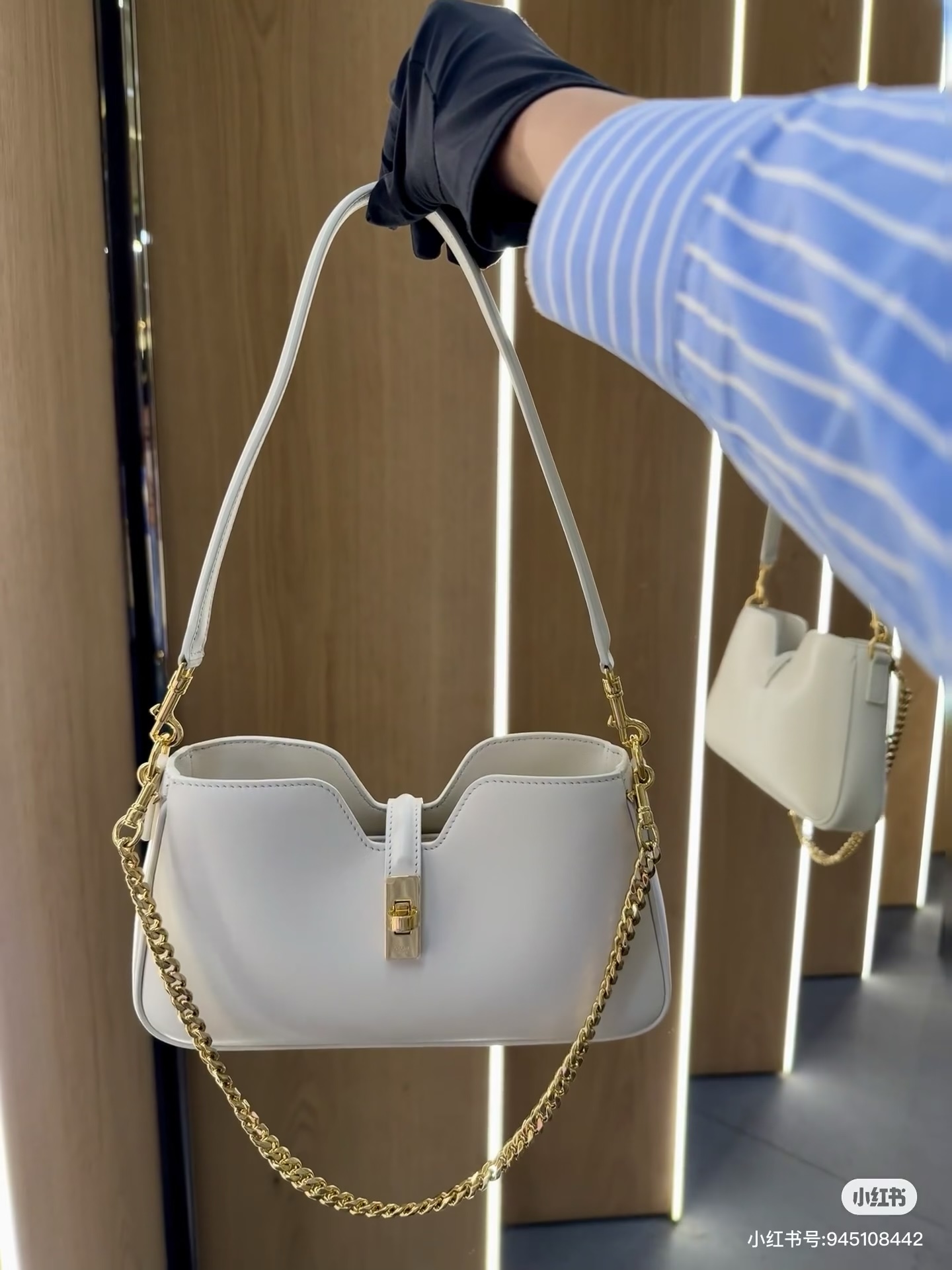 Celine Camille Baguette Bag in White Leather with Gold Hardware 9 i1755150924140 5034 0 8