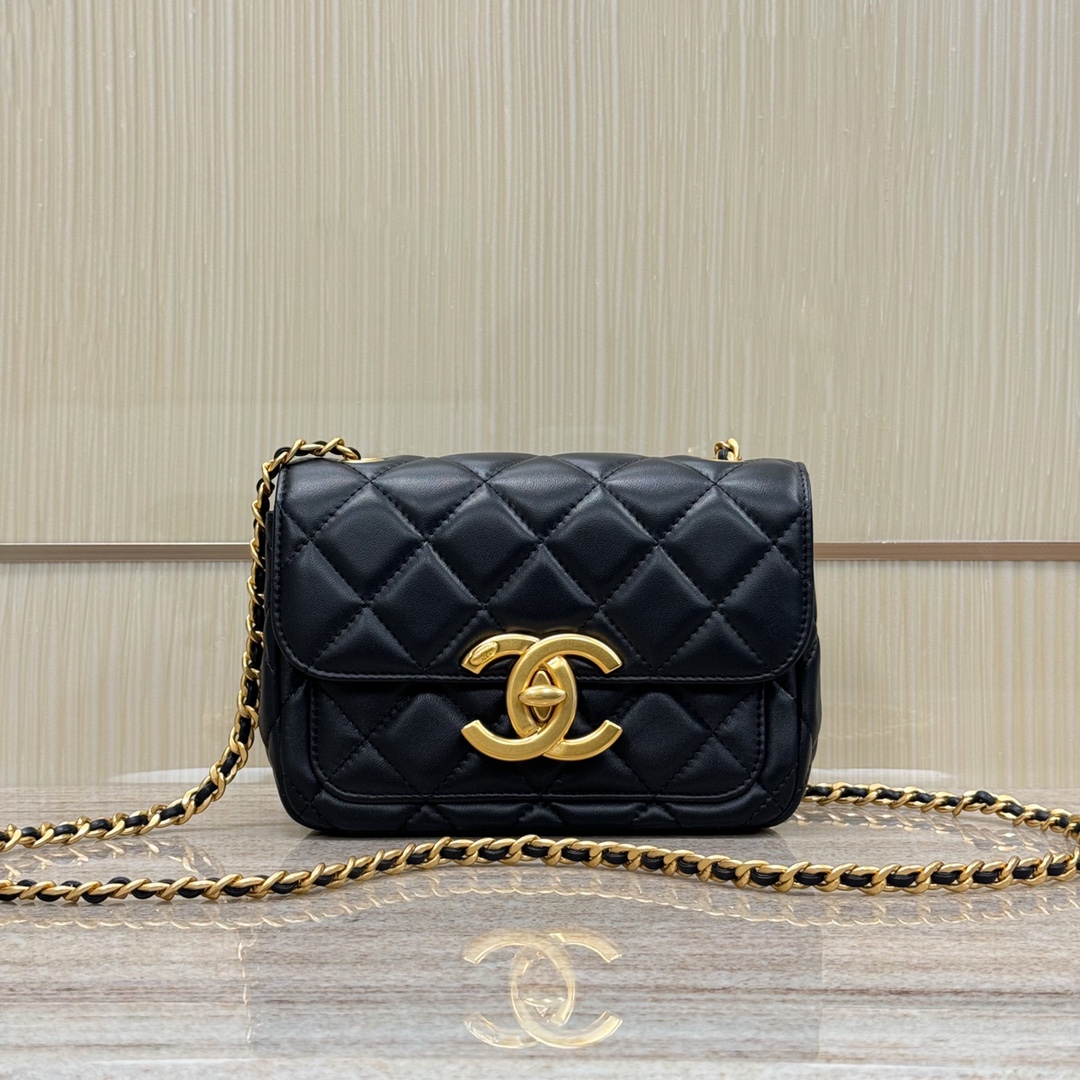 Chanel Classic Flap Bag Crossbody & Shoulder Bags Vintage