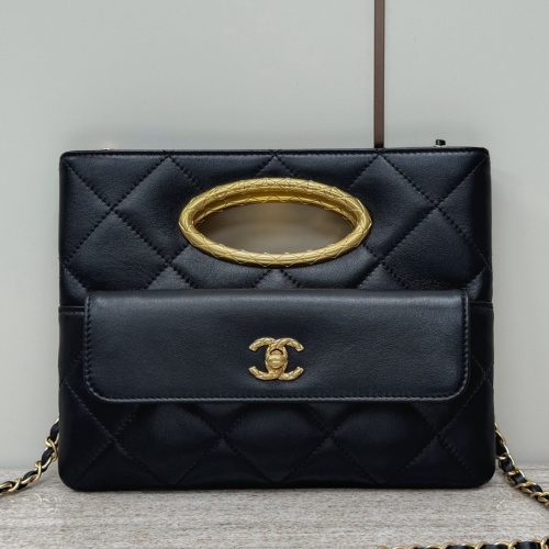 Chanel 24B Zwarte Leren Clutch met Gouden CC Logo en Ketting - Elegant Avondtasje 1 Chanel 24B Zwarte Leren Clutch met Gouden CC Logo en Ketting - Elegant Avondtasje