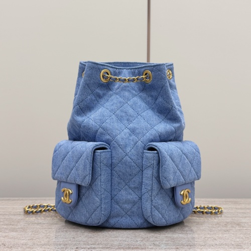 Chanel Denim Rugzak met Ketting en Lederen Details - Lichtblauw 1 Chanel Denim Rugzak met Ketting en Lederen Details - Lichtblauw