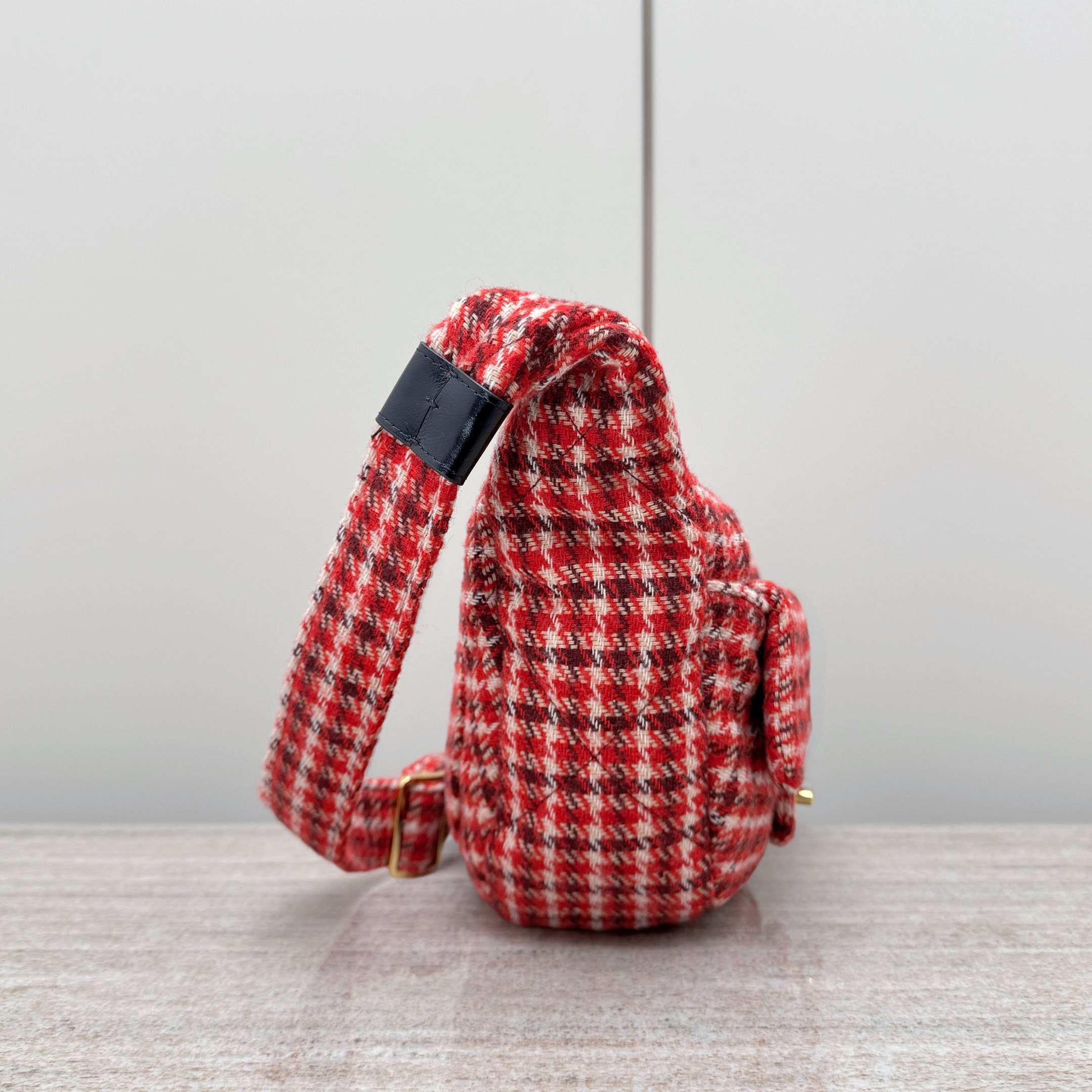 Chanel Red Houndstooth Tweed Waist Bag Crossbody 4 i1733397746 6354 0