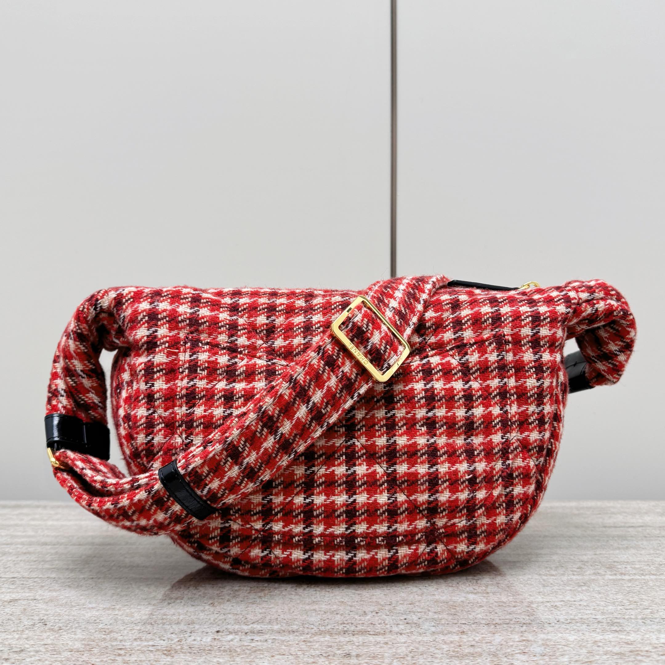 Chanel Red Houndstooth Tweed Waist Bag Crossbody 3 i1733397746 6765 1
