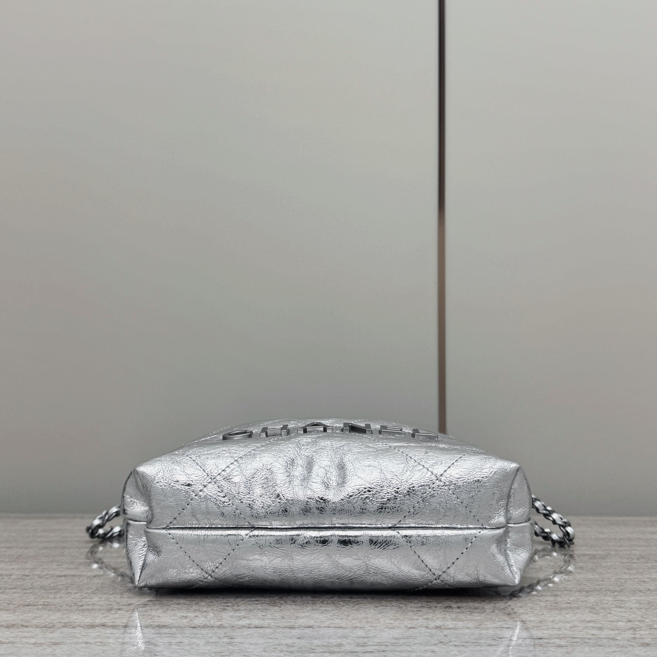 Chanel 22 Mini Bag Metallic Silver, Fashionable, Versatile, and Chic 5 i1735049605 3428 3