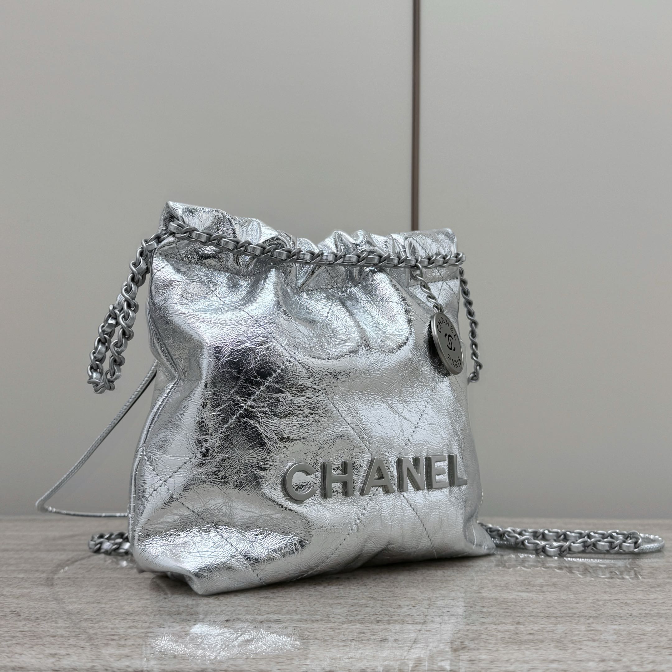Chanel 22 Mini Bag Metallic Silver, Fashionable, Versatile, and Chic 4 i1735049605 3498 0