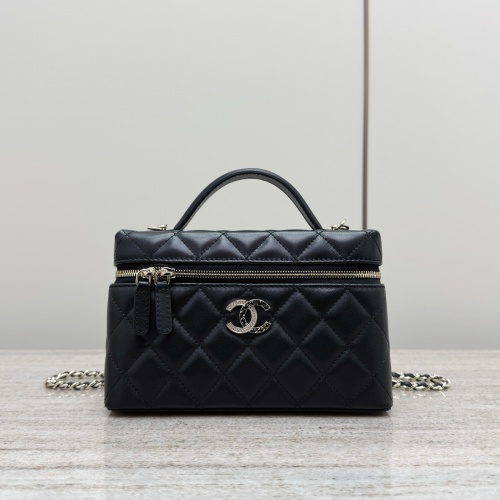 Chanel Lamsleren Box Bag met Ketting - Tijdloze Elegantie 1 Chanel Lamsleren Box Bag met Ketting - Tijdloze Elegantie