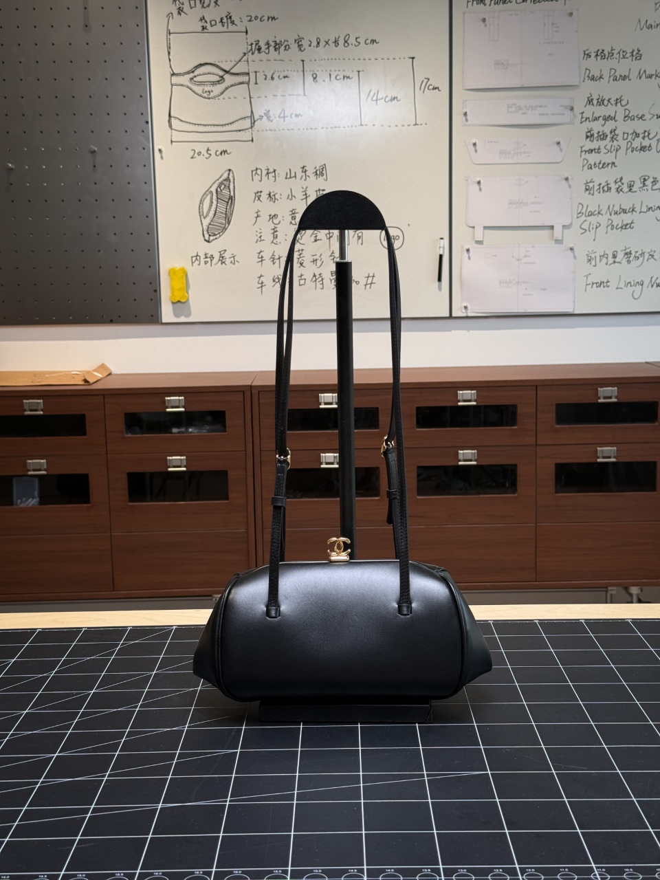 샤넬 26 a 원숄더 블랙 가방 상세 이미지 2