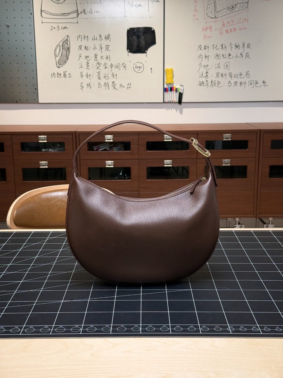 샤넬 크레센트 문 옥스 대형 가방 상세 이미지 2