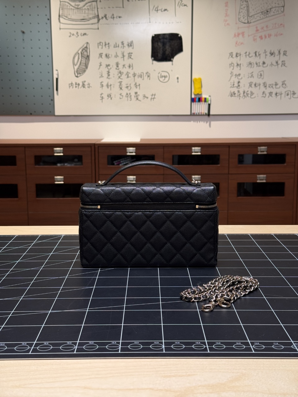 샤넬 26 b LP볼 블랙골드 가방 상세 이미지 2