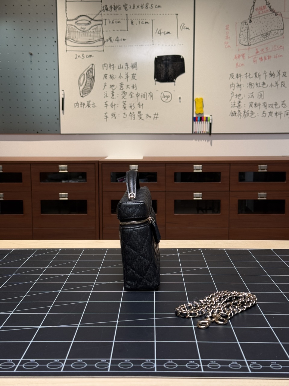 샤넬 26 b LP볼 블랙골드 가방 상세 이미지 3