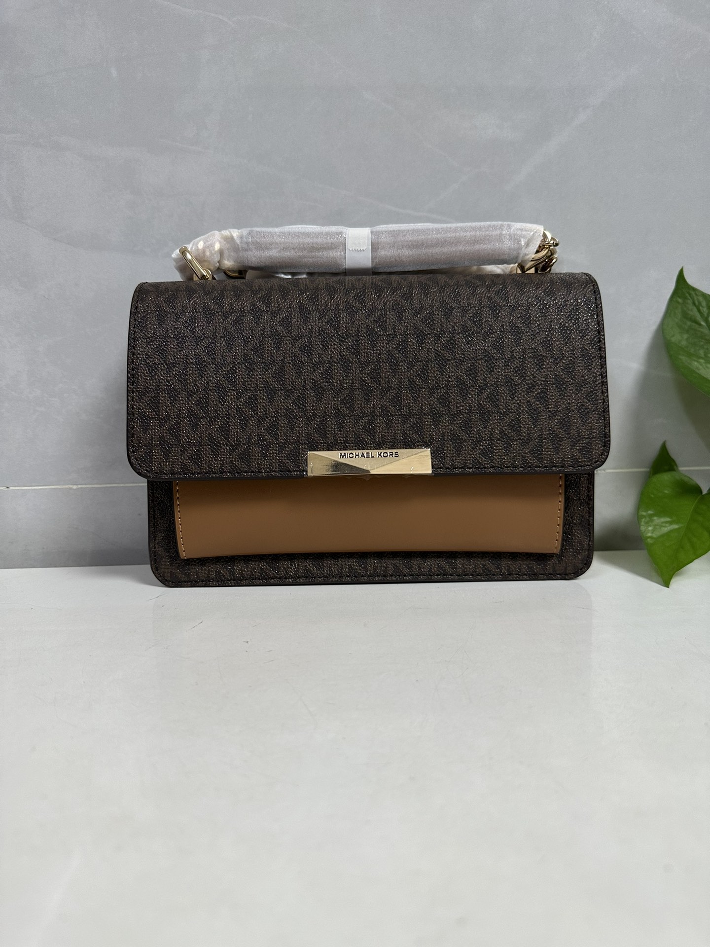 Michael Kors MKJade老花拼皮斜挎包