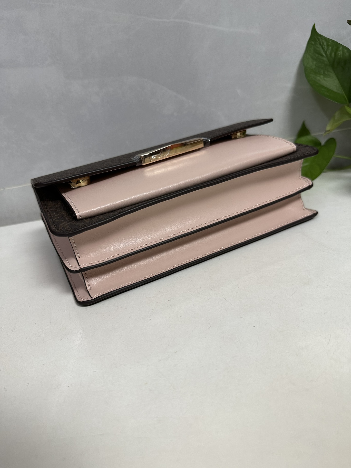 Michael Kors MKJade老花拼皮斜挎包