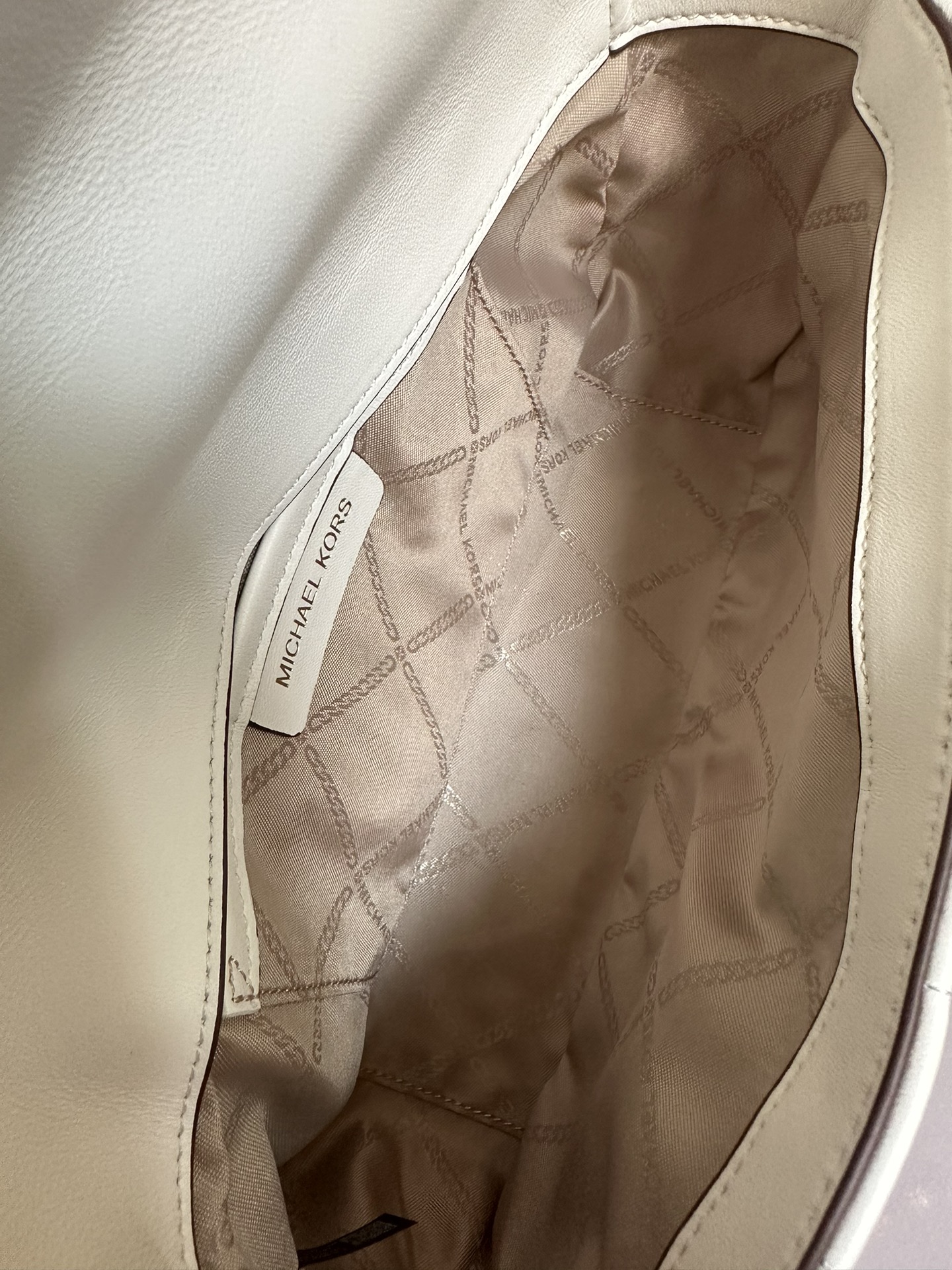 Michael Kors 翠贝卡绣花格子新款包，MK新款TRIBECA系列羊皮方格绗缝锁扣翻盖手提单肩包