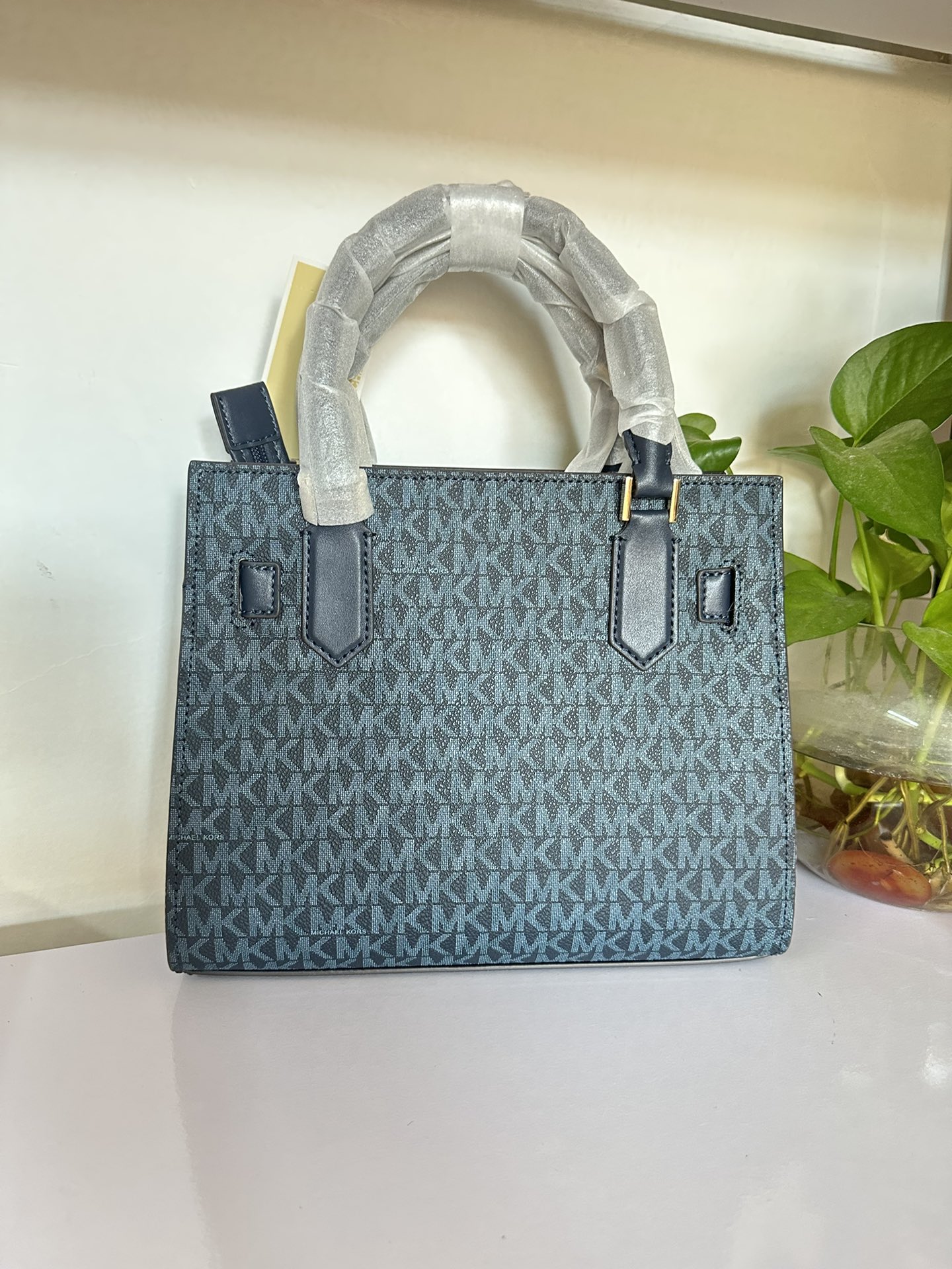 Michael Kors MK23年新款Hamilton小号锁头包，手提单肩斜挎包，前面配置独特 锁头非常有个性，小号尺寸25/20/11cm