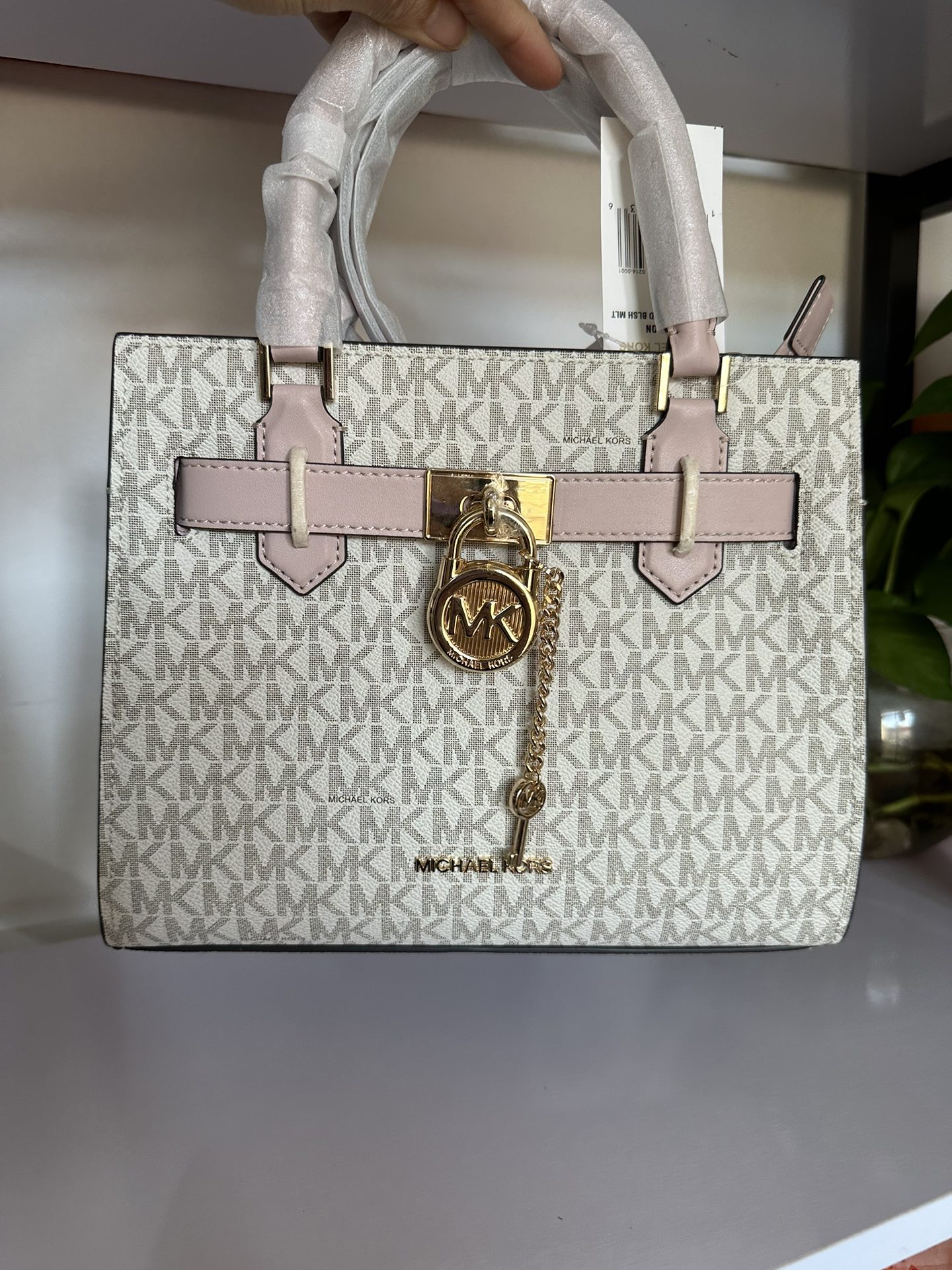 Michael Kors MK23年新款Hamilton小号锁头包，手提单肩斜挎包，前面配置独特 锁头非常有个性，小号尺寸25/20/11cm