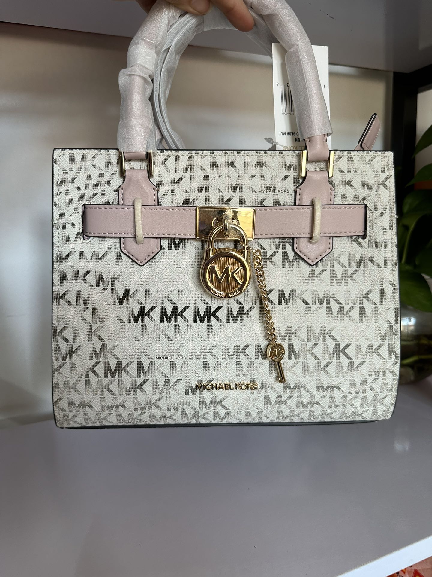 Michael Kors MK23年新款Hamilton小号锁头包，手提单肩斜挎包，前面配置独特 锁头非常有个性，小号尺寸25/20/11cm