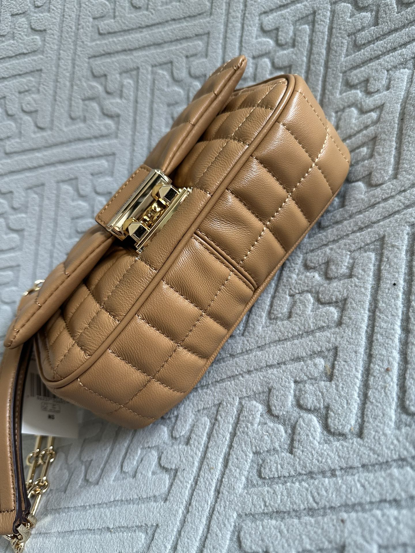 Michael Kors 翠贝卡绣花格子新款包，MK新款TRIBECA系列羊皮方格绗缝锁扣翻盖手提单肩包