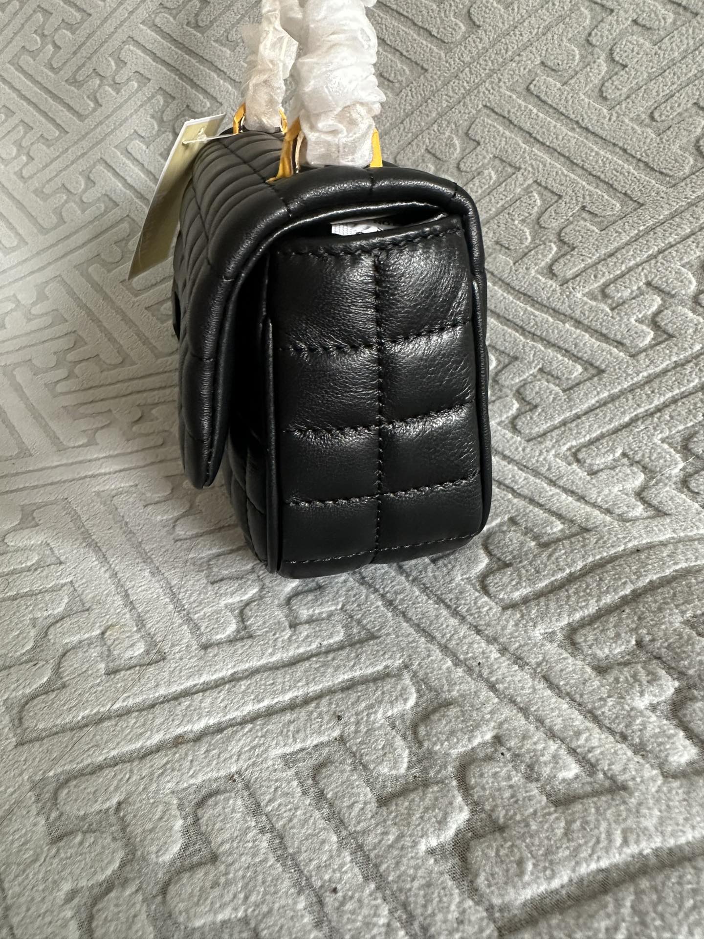 Michael Kors 翠贝卡绣花格子新款包，MK新款TRIBECA系列羊皮方格绗缝锁扣翻盖手提单肩包