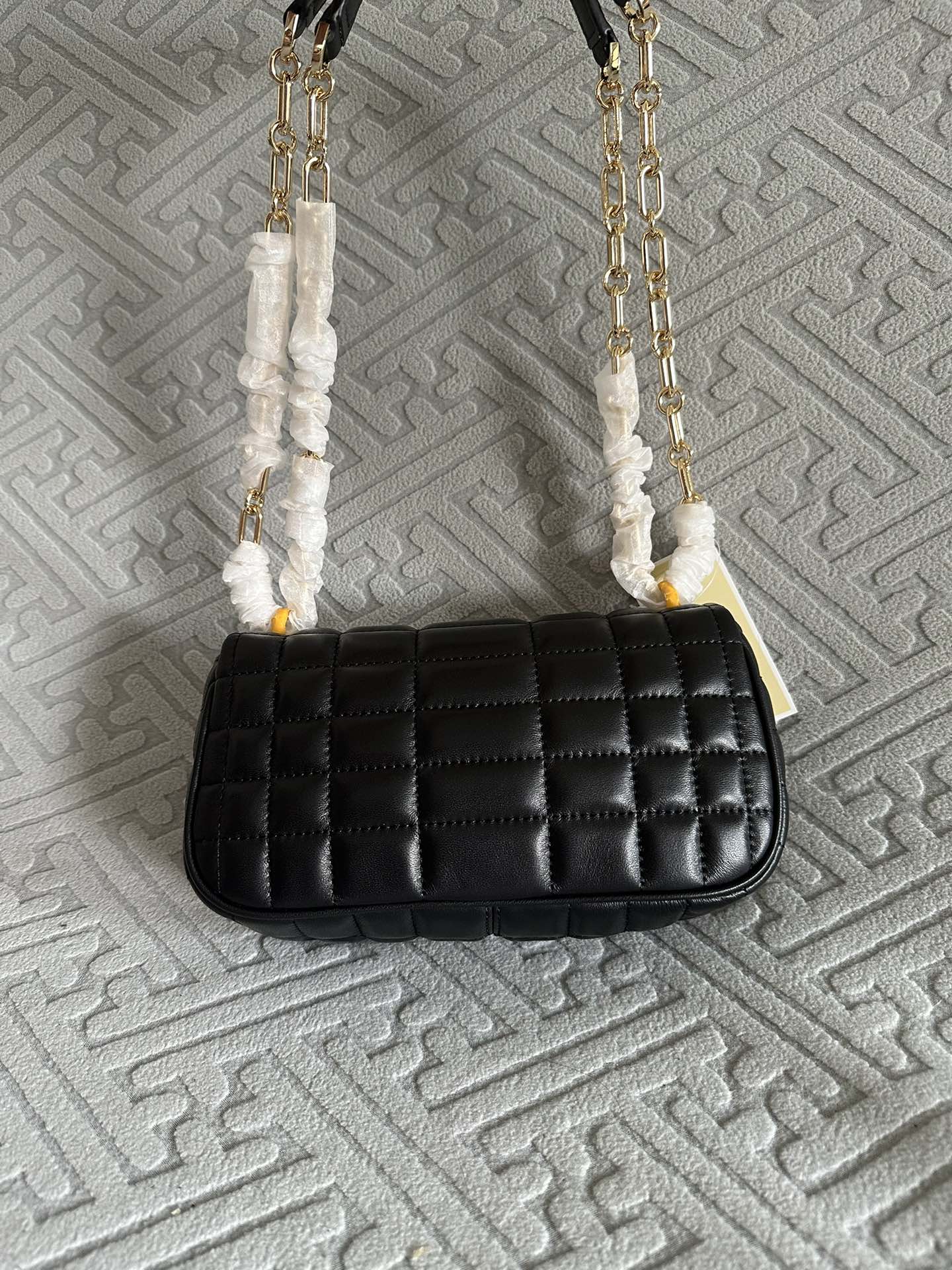 Michael Kors 翠贝卡绣花格子新款包，MK新款TRIBECA系列羊皮方格绗缝锁扣翻盖手提单肩包