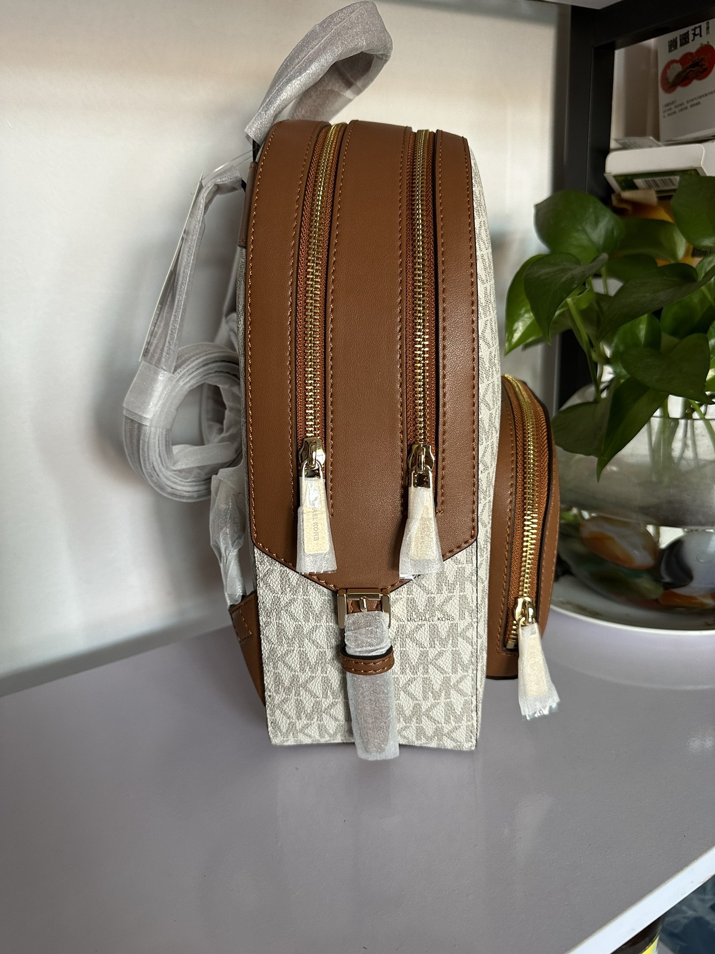 Michael Kors 2024年新款AMK背包2拼皮中号。 A