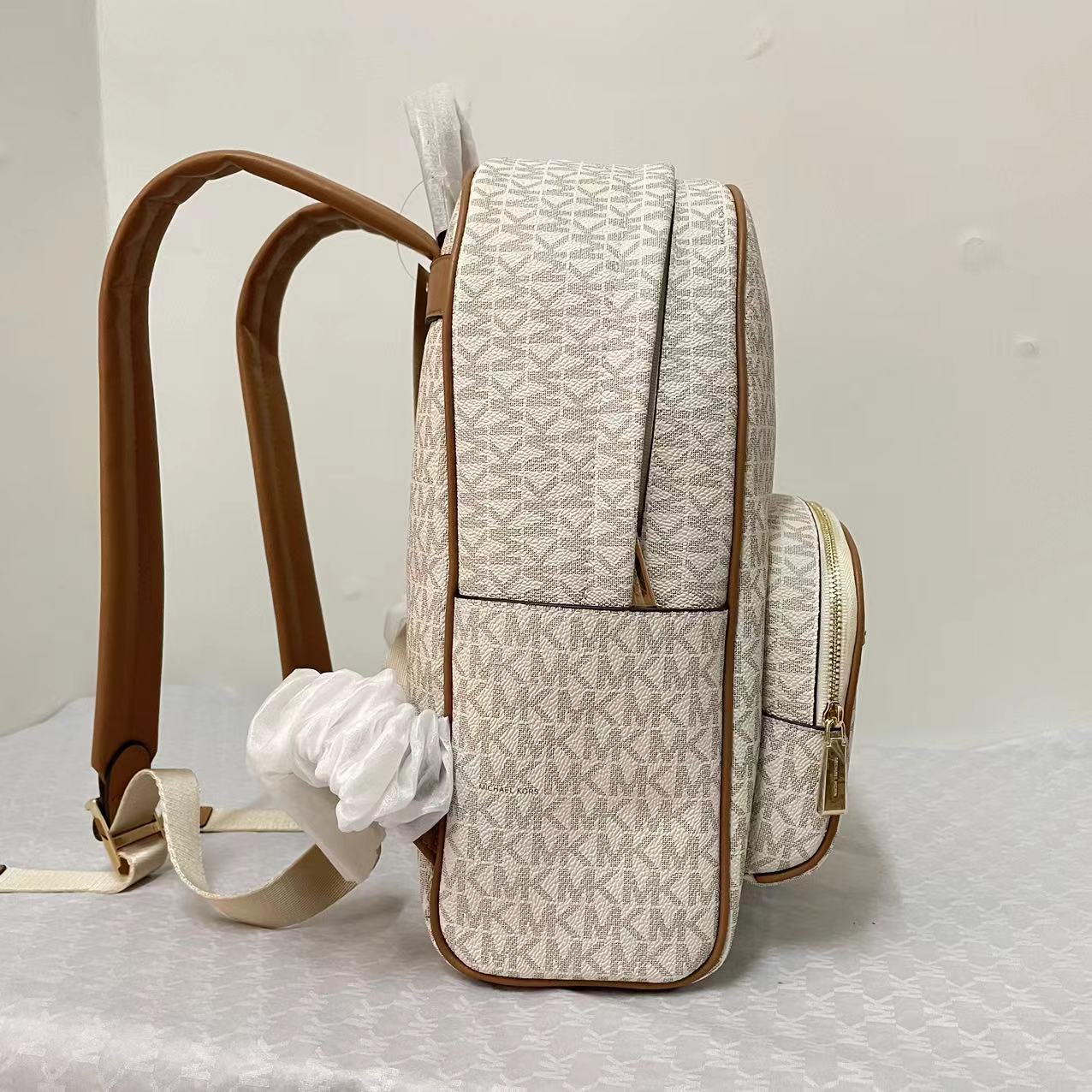 Michael Kors MK中号MK背包2拼皮2024新款，双肩包。 。A