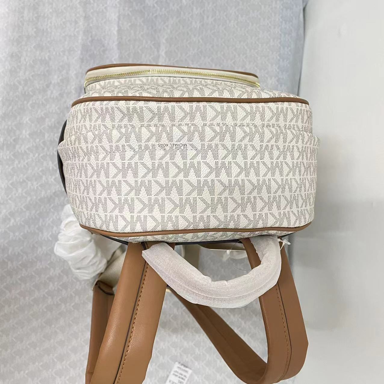 Michael Kors MK中号MK背包2拼皮2024新款，双肩包。 。A