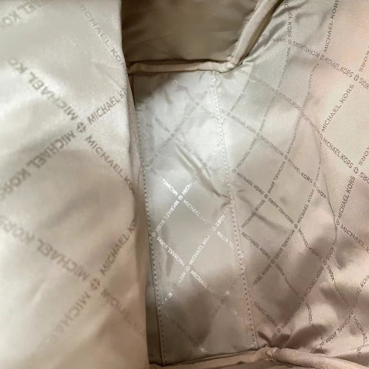 Michael Kors MK中号MK背包2拼皮2024新款，双肩包。 。A