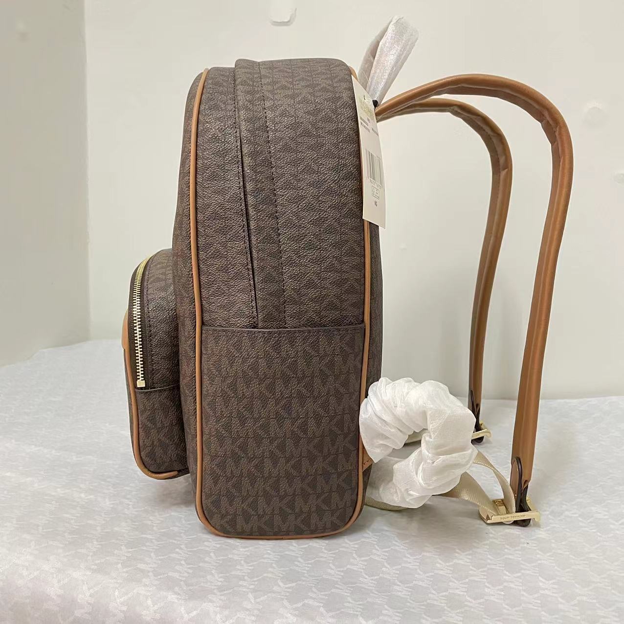 Michael Kors MK中号MK背包2拼皮2024新款，双肩包。 。A