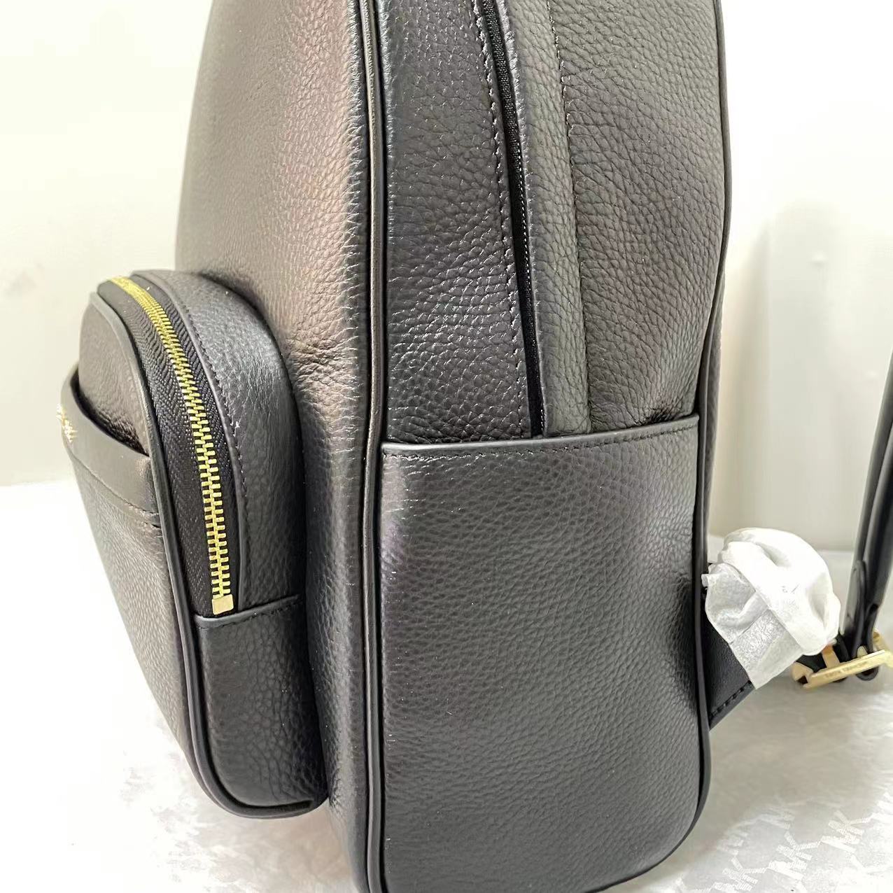 Michael Kors MK中号MK背包2拼皮2024新款，双肩包。 。A