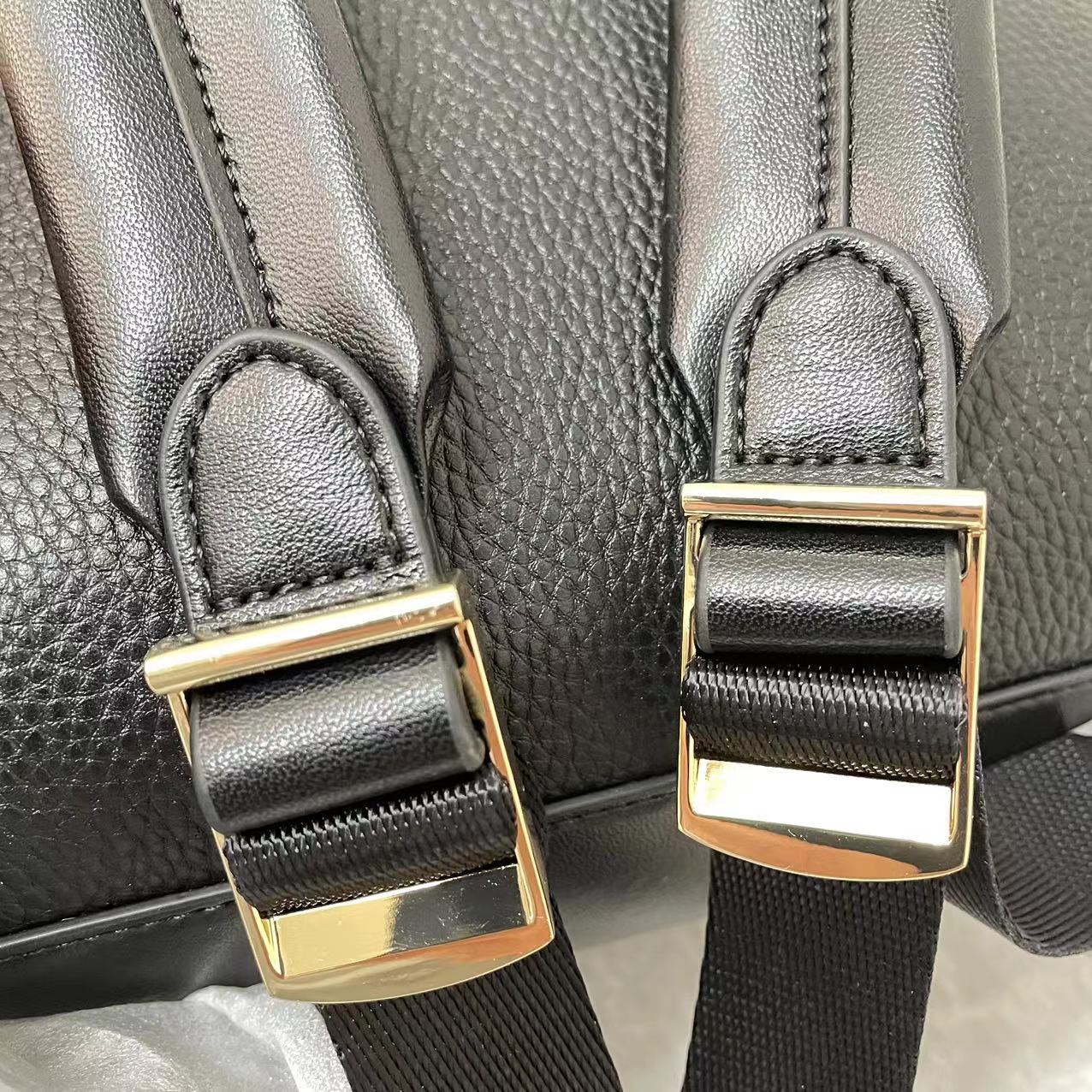 Michael Kors MK中号MK背包2拼皮2024新款，双肩包。 。A