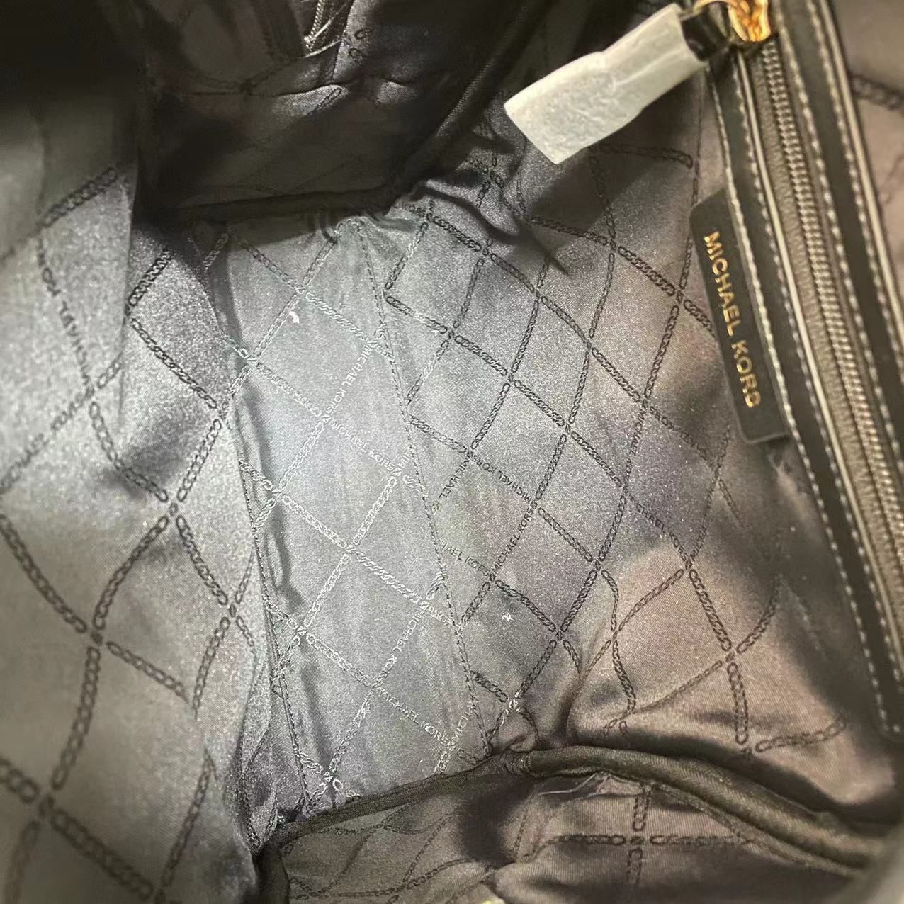 Michael Kors MK中号MK背包2拼皮2024新款，双肩包。 。A