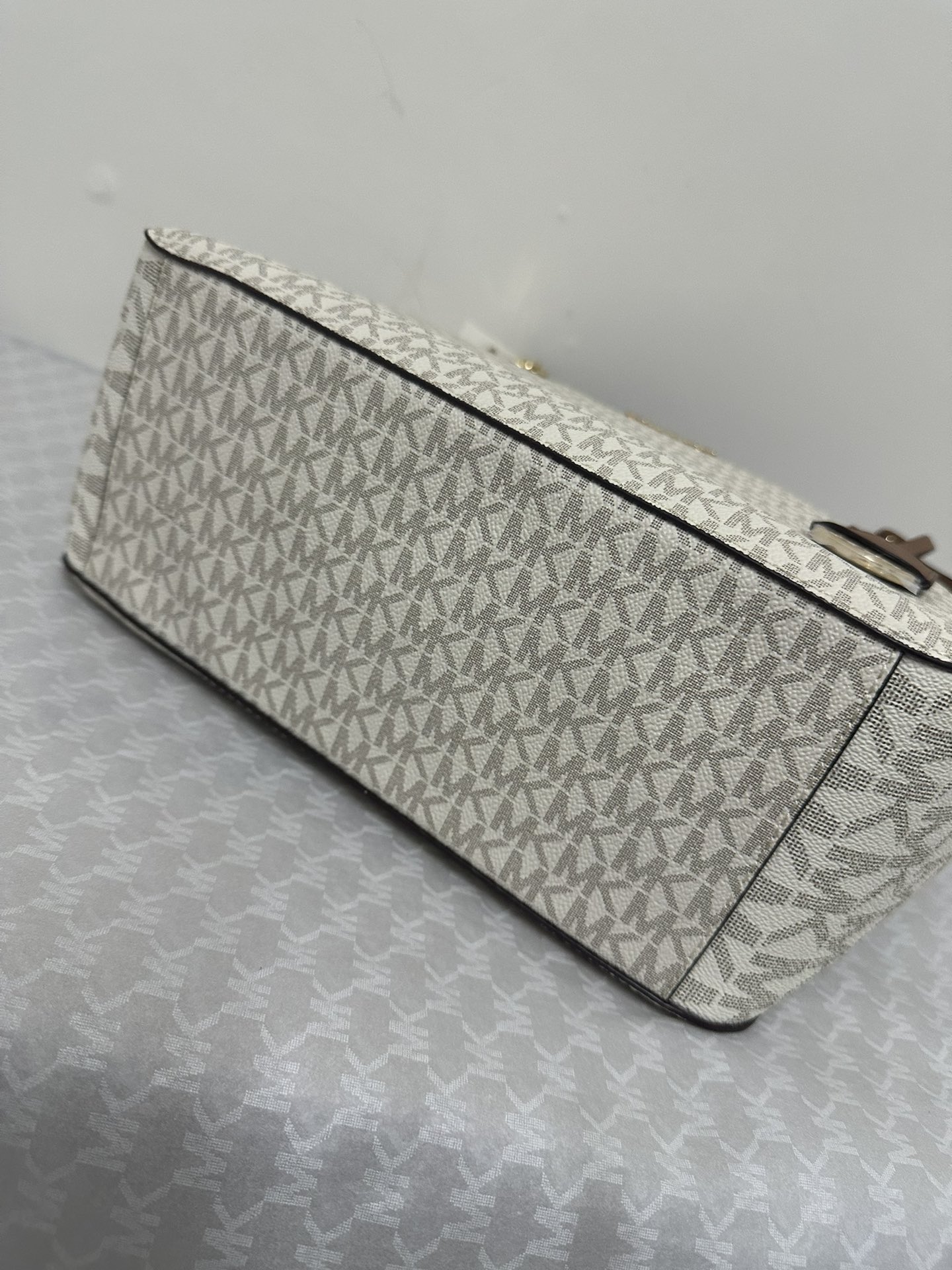 Michael Kors 2024年新款山型购物袋