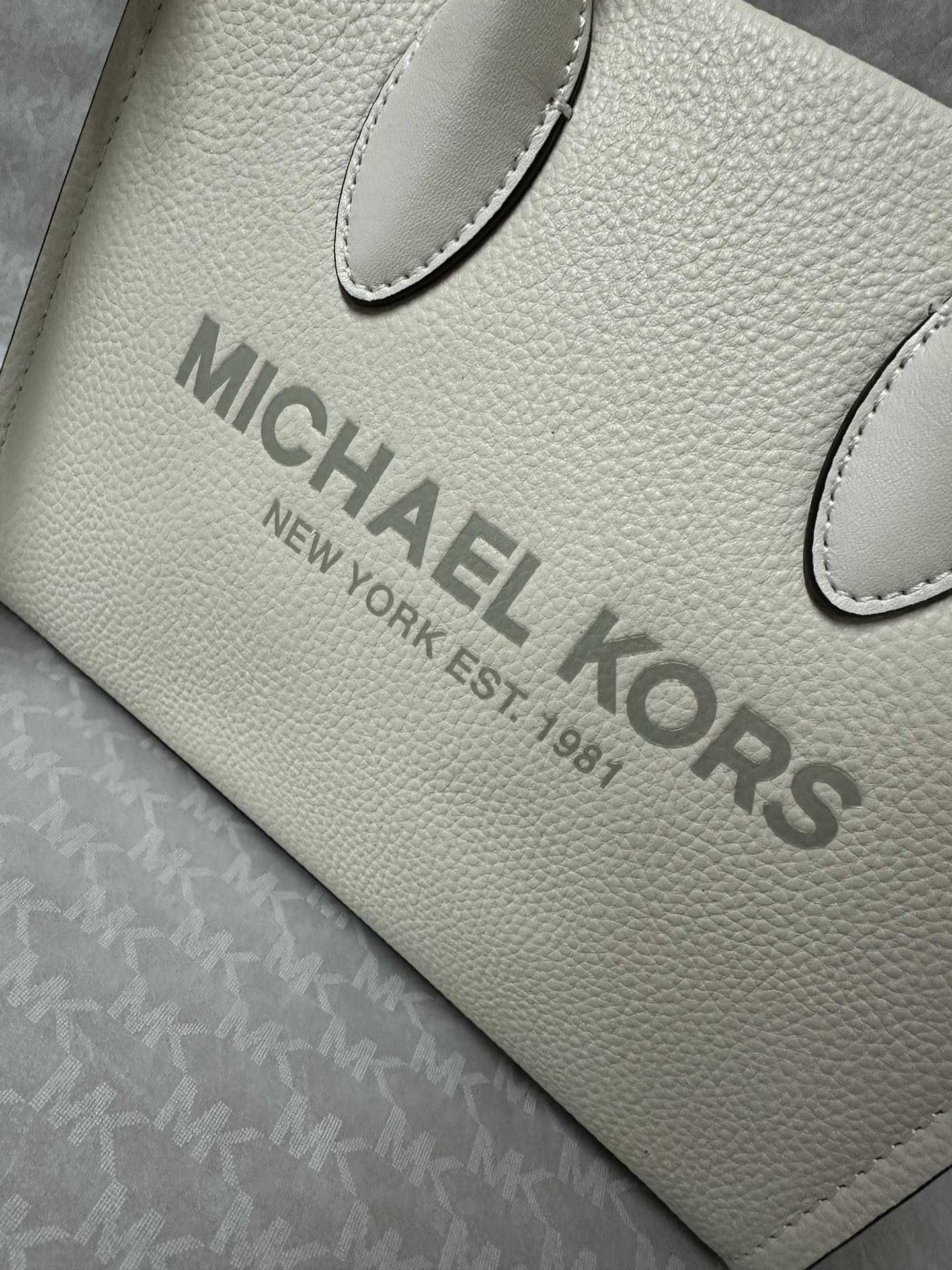 Michael Kors 小号独家新款帆布同款，白色