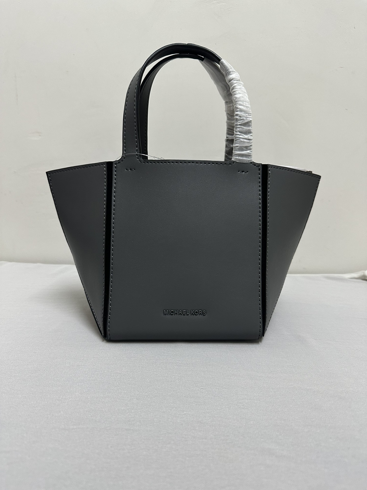 Michael Kors Mk折叠托特包小号，灰色
