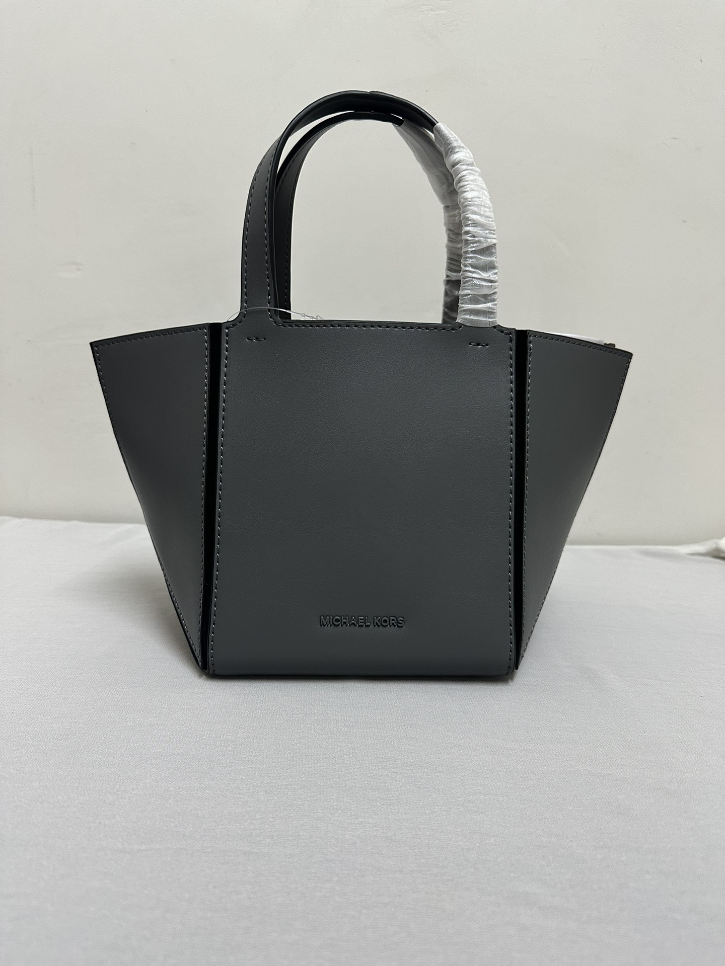 Michael Kors Mk折叠托特包小号，灰色