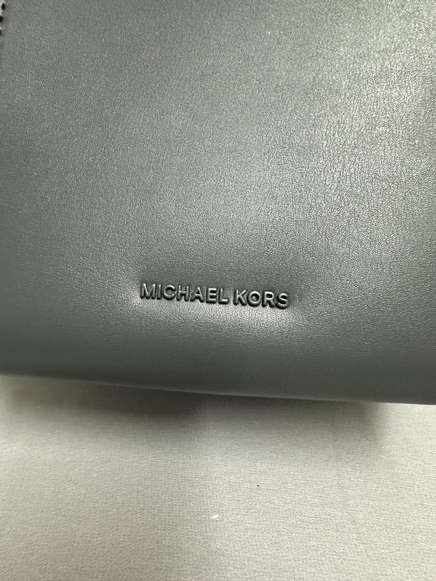 Michael Kors Mk折叠托特包小号，灰色