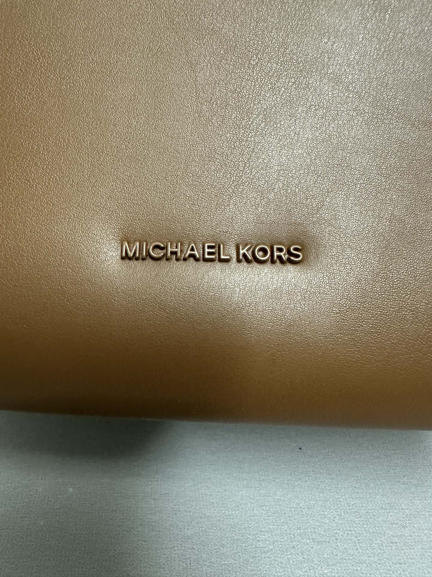 Michael Kors Mk折叠托特包中号、棕色