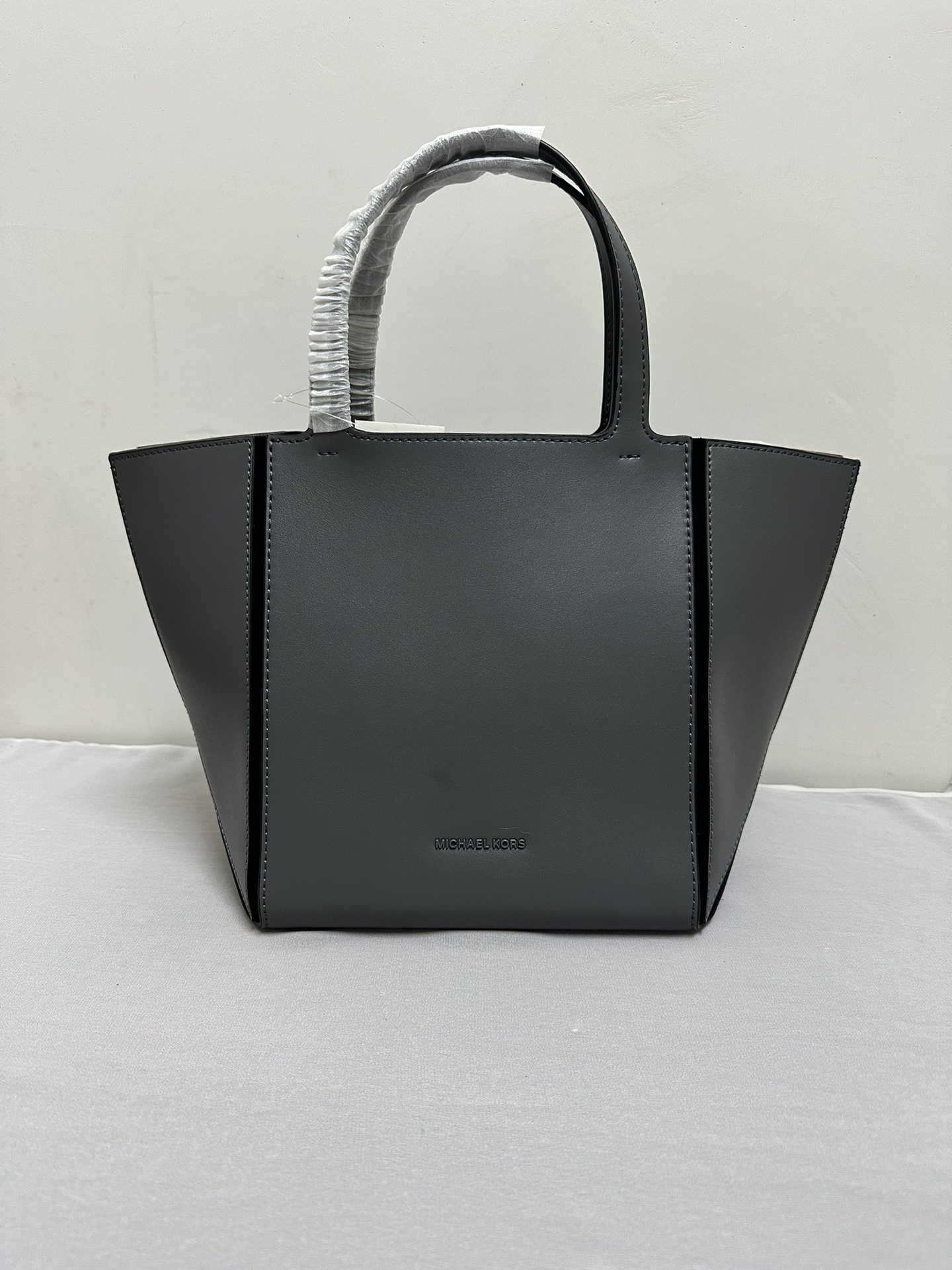 Michael Kors Mk折叠托特包中号、灰色