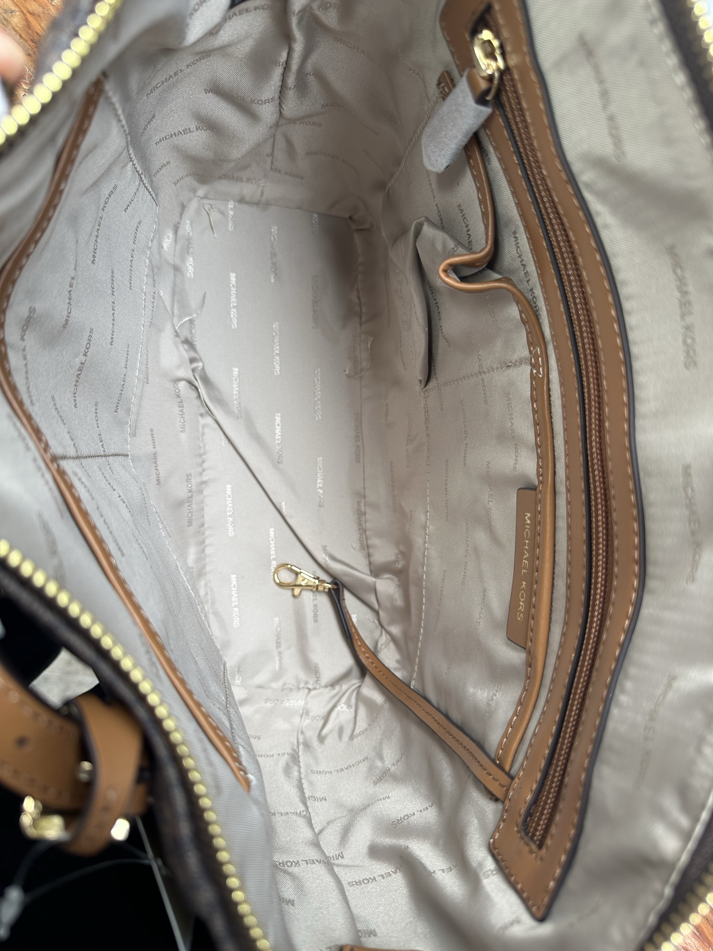 Michael Kors 耳朵购物袋