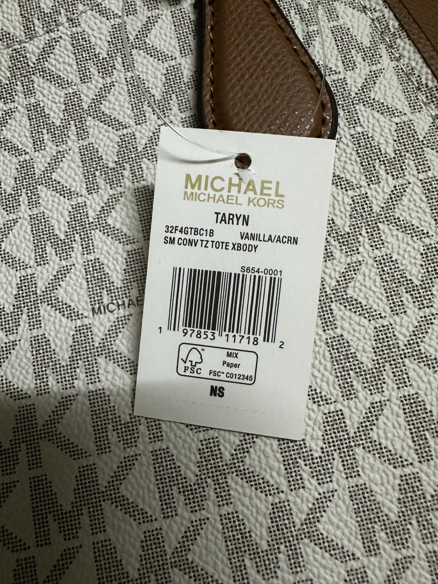 Michael Kors ～2025年M K新款。4个色。 饺子包