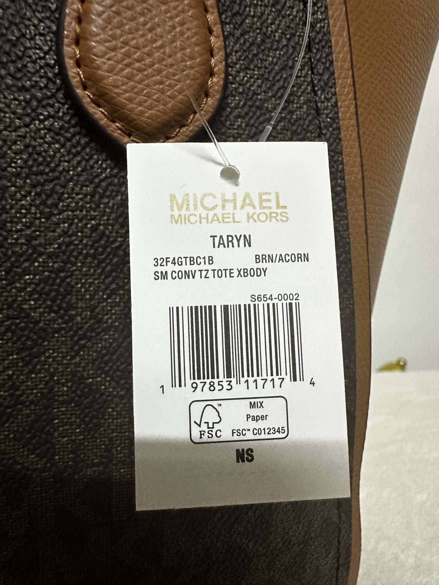 Michael Kors ～2025年M K新款。4个色。 饺子包