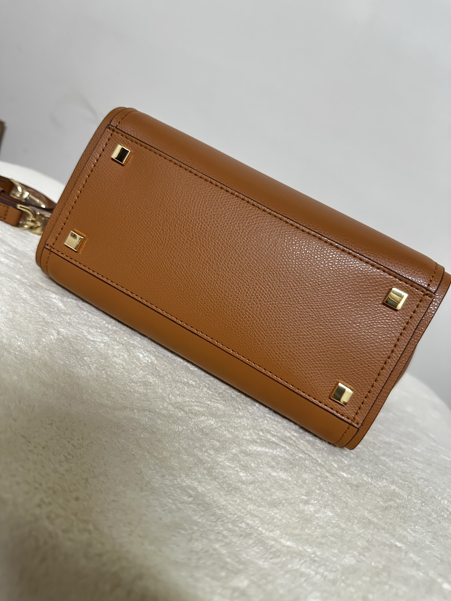 Michael Kors ～2025年M K新款。4个色。 饺子包