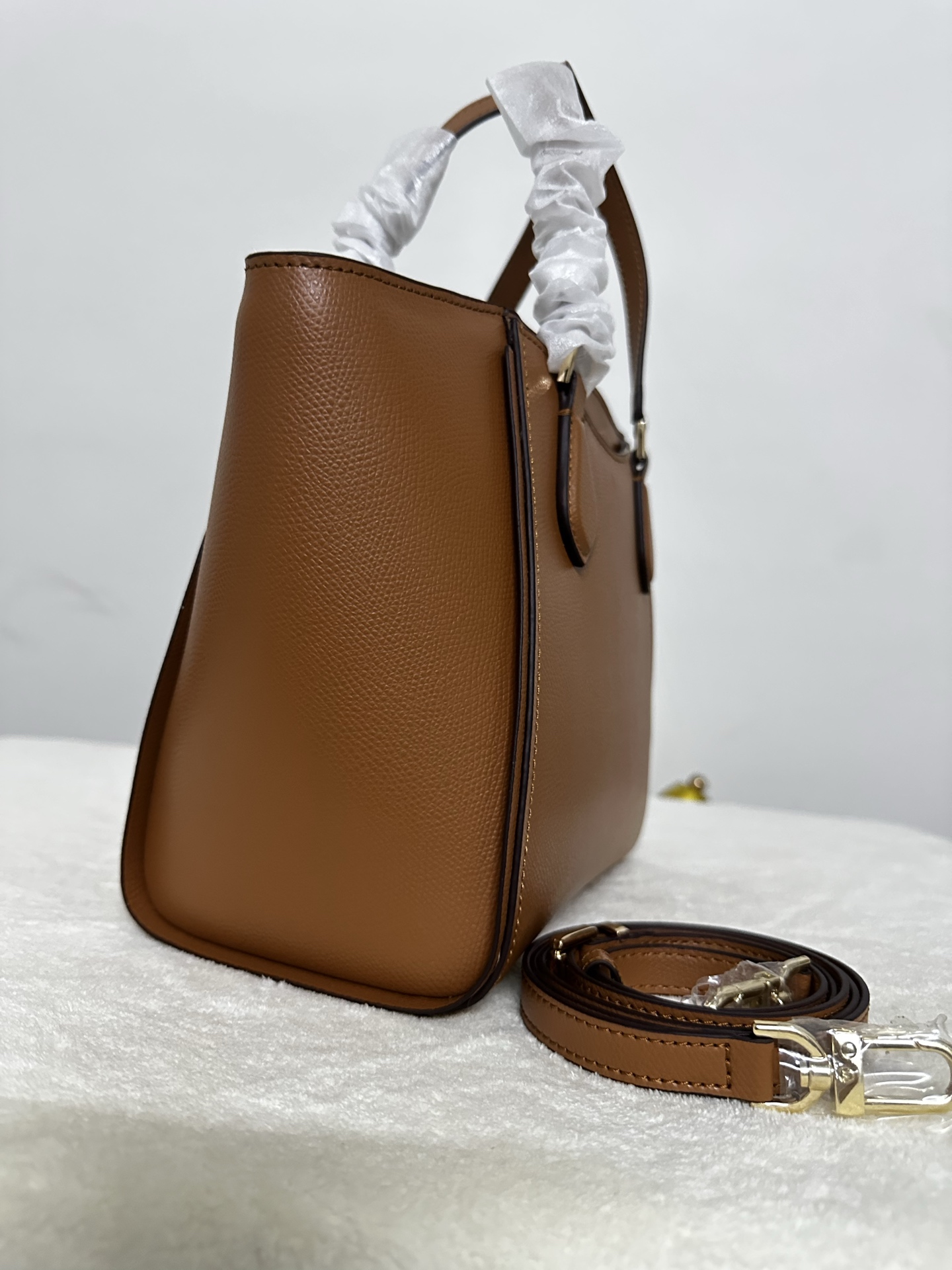 Michael Kors ～2025年M K新款。4个色。 饺子包